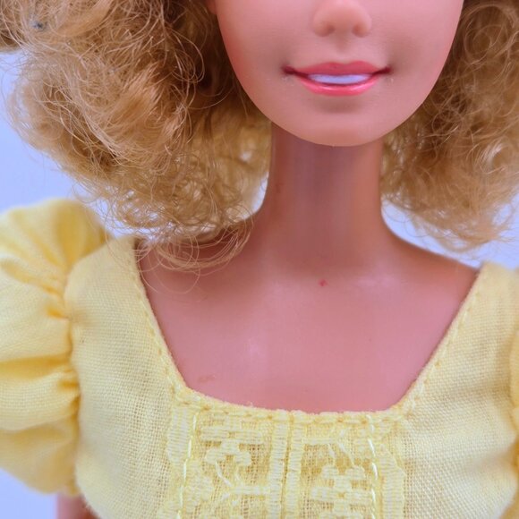 Vintage Magic Curl Barbie Doll 1981 3856 Original Yellow Dress Mattel Read - Picture 4 of 16